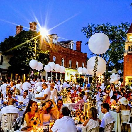 The White House Boutique B&B Ниагара-он-те-Лейк Экстерьер фото